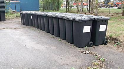 Šiau­lių mies­to gy­ven­to­jams da­li­ja­mi ža­lių­jų at­lie­kų su­rin­ki­mo kon­tei­ne­riai