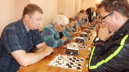 Žagarėje susirungė šaškininkai ir šachmatininkai