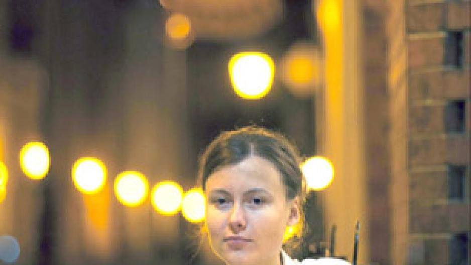 Merginą iš miestelio išgarsino vienaakiai portretai Merginą iš miestelio išgarsino vienaakiai portretai